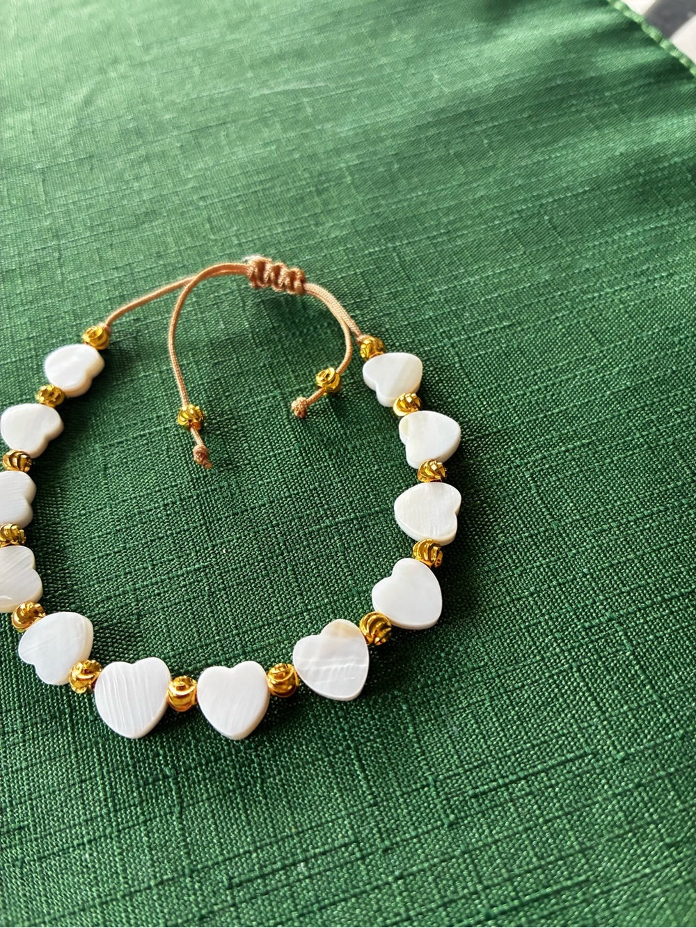 Adorable shell heart bracelet NWOT